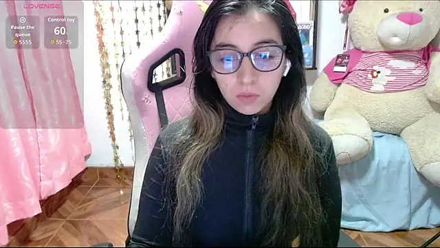 Maggie Fox3 online show from 10-24-25, 01:46