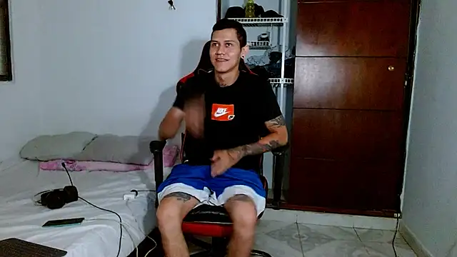 Snapshot of dickmaximum chatting on 02-10-26, 04:33 dickmaximum online show from 02-10-26, 04:33