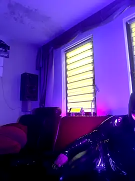 Snapshot of Crystalbitchx chatting on 02-09-25, 08:44 Crystalbitchx online show from 02-09-25, 08:44