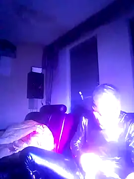 Snapshot of Crystalbitchx chatting on 09-17-25, 11:50 Crystalbitchx online show from 09-17-25, 11:50