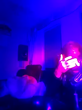 Snapshot of Crystalbitchx chatting on 09-29-25, 11:09 Crystalbitchx online show from 09-29-25, 11:09