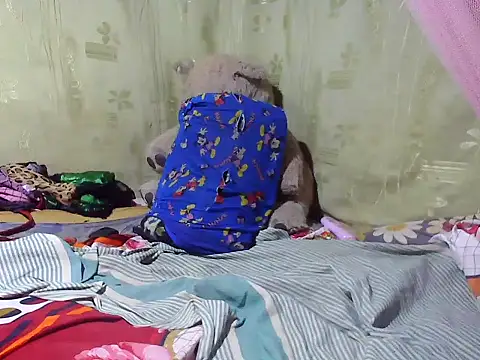 Snapshot of Alora-shine chatting on 03-19-25, 08:11 Alora-shine online show from 03-19-25, 08:11