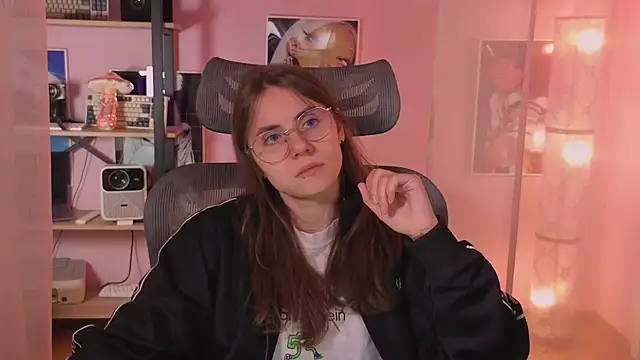 Snapshot of _AnnaStark_ chatting on 06-12-26, 07:02 AnnaStark online show from 06-12-26, 07:02