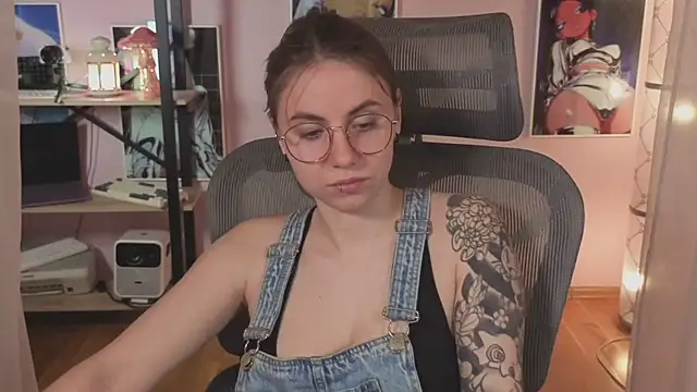 Snapshot of _AnnaStark_ chatting on 07-14-26, 05:01 AnnaStark online show from 07-14-26, 05:01