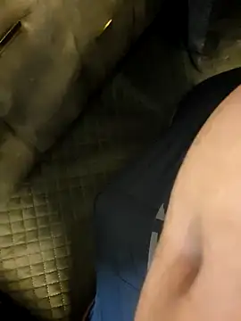 Snapshot of Wildguycums chatting on 09-26-25, 06:01 Wildguycums online show from 09-26-25, 06:01