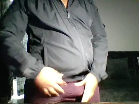 Snapshot of Wildguycums chatting on 10-15-25, 04:51 Wildguycums online show from 10-15-25, 04:51