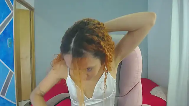 Snapshot of SexyLeilaa chatting on 01-05-25, 02:38 SexyLeilaa online show from 01-05-25, 02:38