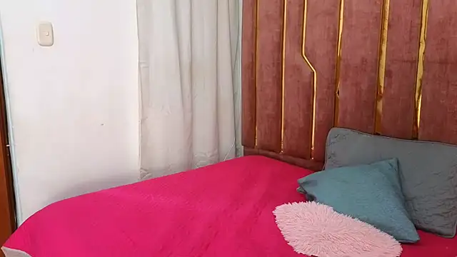 Snapshot of SexyLeilaa chatting on 09-25-25, 01:42 SexyLeilaa online show from 09-25-25, 01:42