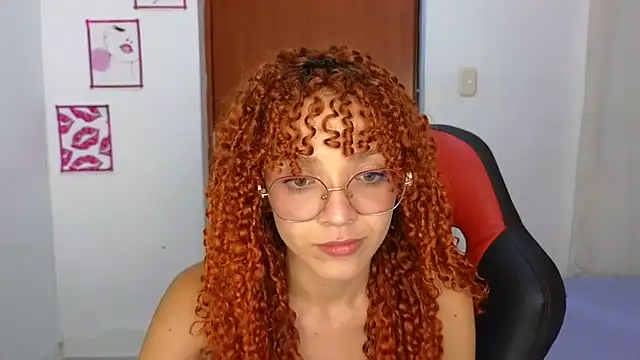 Snapshot of SexyLeilaa chatting on 10-24-25, 01:57 SexyLeilaa online show from 10-24-25, 01:57