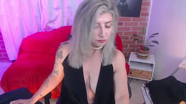 Snapshot of agnes_blackmoree chatting on 02-15-26, 03:25 agnes blackmoree online show from 02-15-26, 03:25