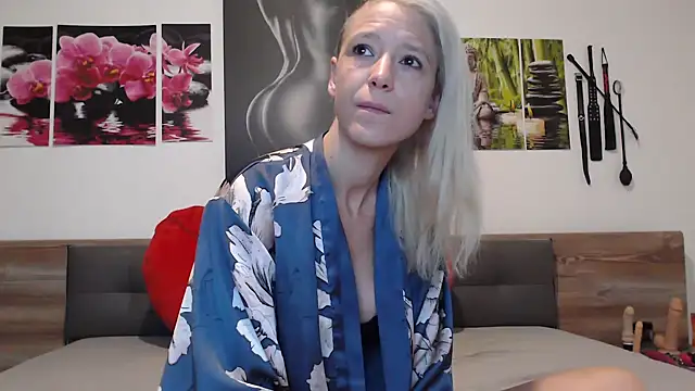 Naschkatze01 online show from 09-28-25, 04:51