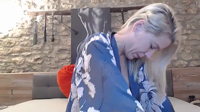 Naschkatze01 online show from 12-21-25, 07:59