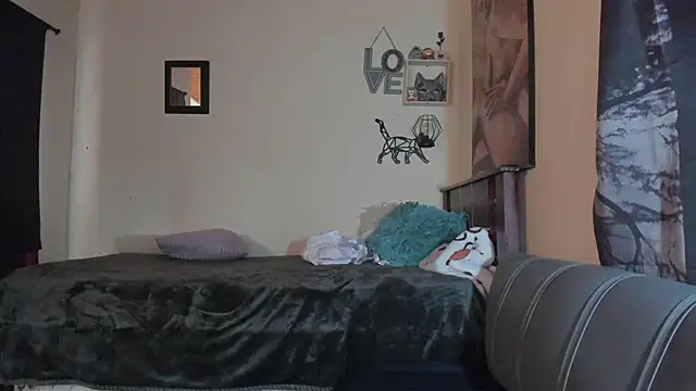 annyluna1 online show from 04-08-26, 06:19