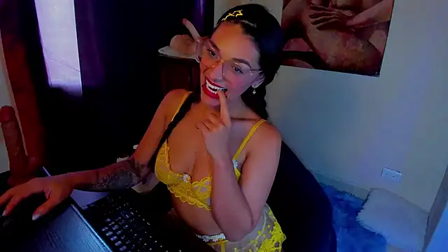 Snapshot of annyluna1 chatting on 06-26-26, 08:24 annyluna1 online show from 06-26-26, 08:24
