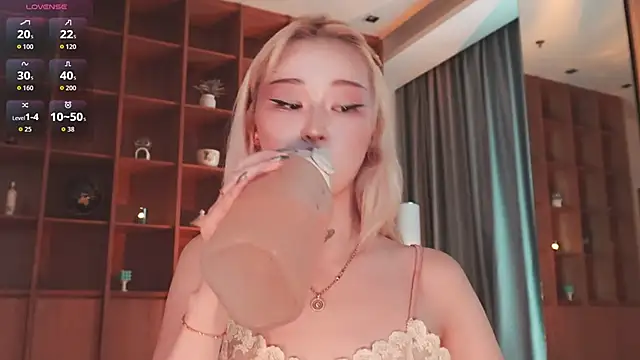 hyun chia online show from 04-21-26, 02:37