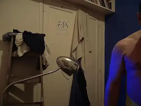 Snapshot of Fabrissi chatting on 11-16-25, 11:32 Fabrissi online show from 11-16-25, 11:32