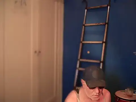 Snapshot of Fabrissi chatting on 03-03-26, 09:42 Fabrissi online show from 03-03-26, 09:42