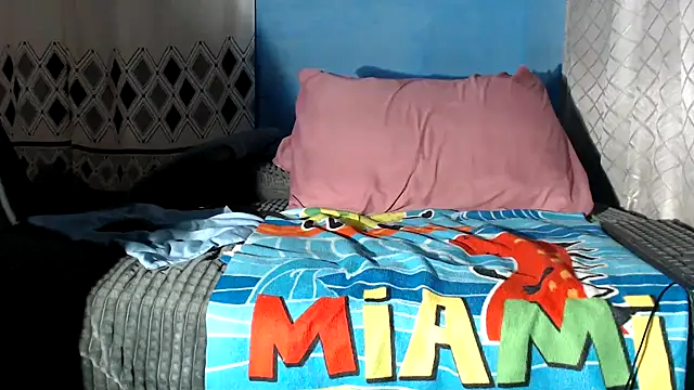 SweetAppleCandyxx online show from 12-30-24, 05:55