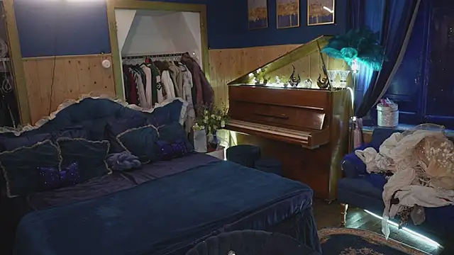 VanessaDoyle online show from 10-30-25, 03:13