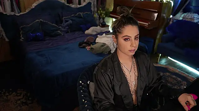 VanessaDoyle online show from 10-31-25, 03:46