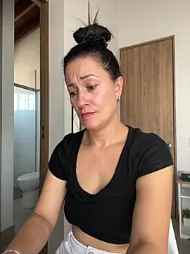 Snapshot of Verito_hot chatting on 10-02-25, 09:00 Verito hot online show from 10-02-25, 09:00