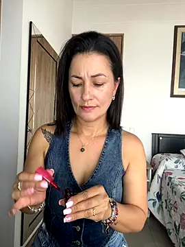 Snapshot of Verito_hot chatting on 10-31-25, 06:20 Verito hot online show from 10-31-25, 06:20