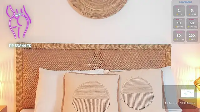 cloe 25 online show from 10-10-25, 01:48