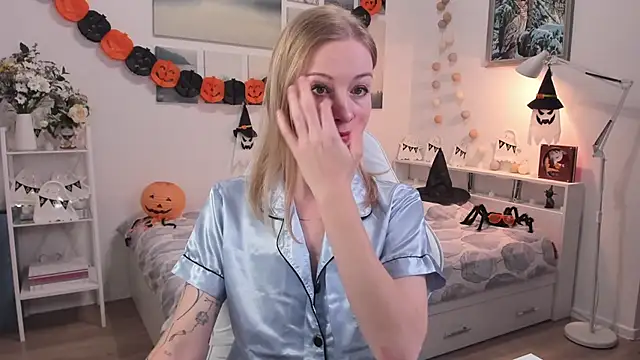 MissRightX online show from 10-27-25, 10:08