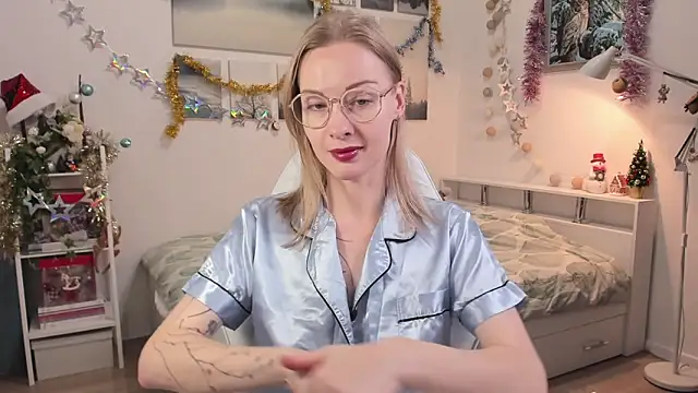 MissRightX online show from 12-21-25, 01:40