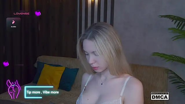 Snapshot of Holl1Would chatting on 01-29-25, 07:22 Holl1Would online show from 01-29-25, 07:22