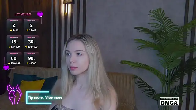 Snapshot of Holl1Would chatting on 02-01-25, 03:41 Holl1Would online show from 02-01-25, 03:41