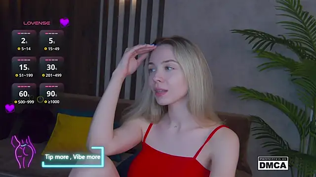 Snapshot of Holl1Would chatting on 02-12-25, 10:37 Holl1Would online show from 02-12-25, 10:37