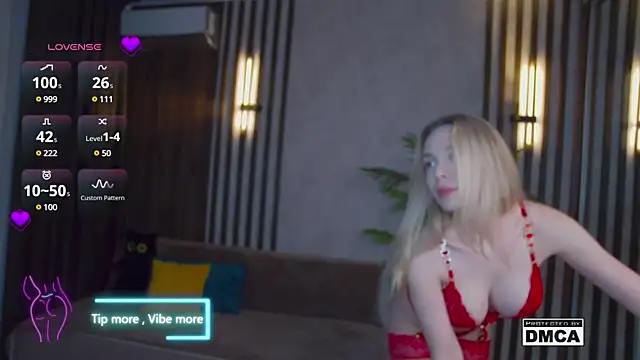 Snapshot of Holl1Would chatting on 02-13-25, 10:22 Holl1Would online show from 02-13-25, 10:22