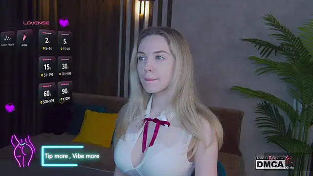 Snapshot of Holl1Would chatting on 02-23-25, 08:11 Holl1Would online show from 02-23-25, 08:11