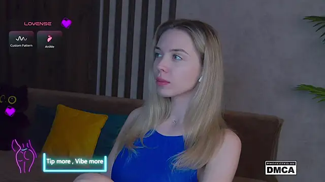 Snapshot of Holl1Would chatting on 02-26-25, 10:42 Holl1Would online show from 02-26-25, 10:42