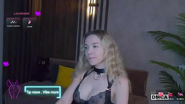 Snapshot of Holl1Would chatting on 03-01-25, 03:53 Holl1Would online show from 03-01-25, 03:53