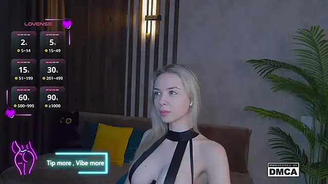 Snapshot of Holl1Would chatting on 03-05-25, 03:18 Holl1Would online show from 03-05-25, 03:18