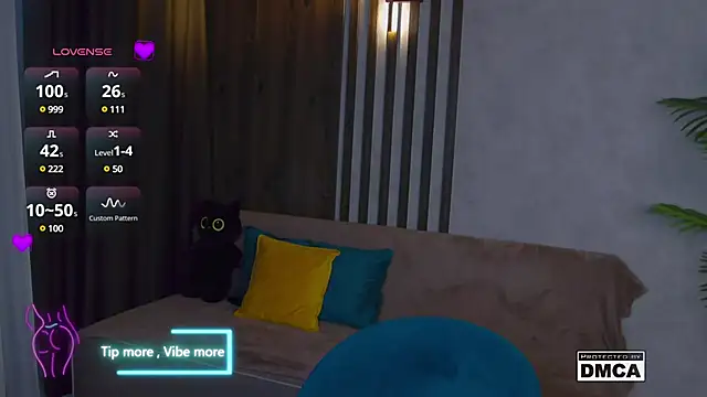 Snapshot of Holl1Would chatting on 03-16-25, 08:11 Holl1Would online show from 03-16-25, 08:11