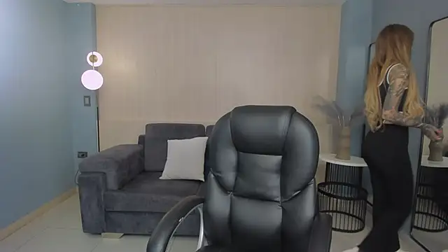 Snapshot of LexieWayne chatting on 12-28-24, 01:17 LexieWayne online show from 12-28-24, 01:17