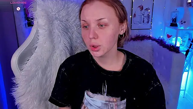 Snapshot of LianaFord chatting on 12-14-25, 10:25 LianaFord online show from 12-14-25, 10:25