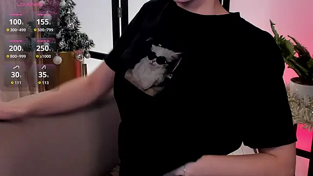 Snapshot of LianaFord chatting on 12-16-25, 11:21 LianaFord online show from 12-16-25, 11:21