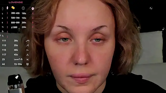 Snapshot of LianaFord chatting on 12-17-25, 10:05 LianaFord online show from 12-17-25, 10:05