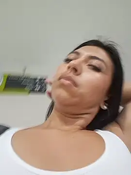 Snapshot of _BunnyNaugthy chatting on 02-09-25, 09:49 BunnyNaugthy online show from 02-09-25, 09:49