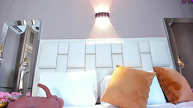 Snapshot of _BunnyNaugthy chatting on 02-20-25, 02:24 BunnyNaugthy online show from 02-20-25, 02:24