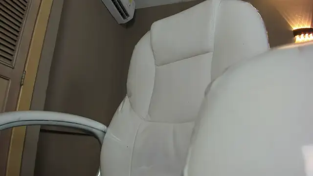 Snapshot of _BunnyNaugthy chatting on 10-31-25, 12:06 BunnyNaugthy online show from 10-31-25, 12:06