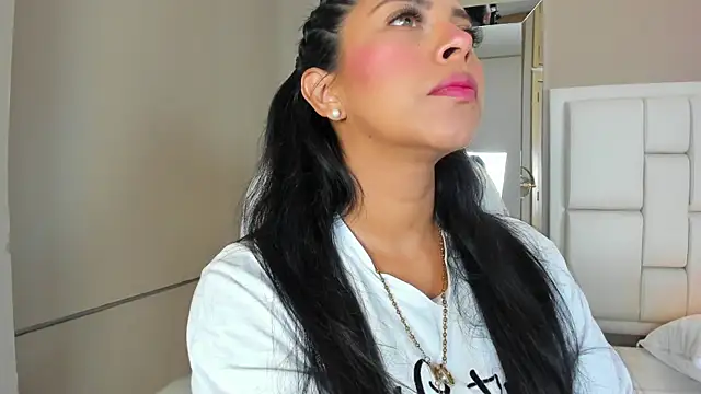 Snapshot of _BunnyNaugthy chatting on 11-08-25, 12:05 BunnyNaugthy online show from 11-08-25, 12:05