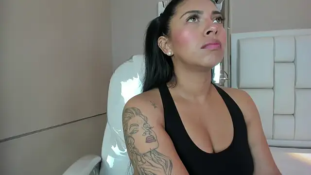 Snapshot of _BunnyNaugthy chatting on 11-30-25, 01:04 BunnyNaugthy online show from 11-30-25, 01:04