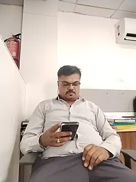 Snapshot of Desi_Londa_143 chatting on 06-05-26, 07:03 Desi Londa 143 online show from 06-05-26, 07:03