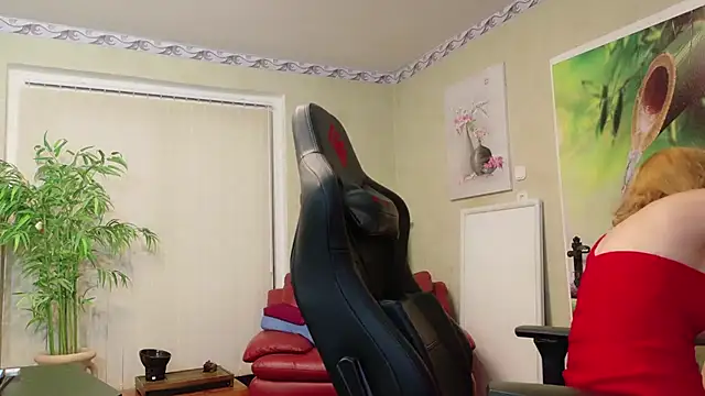 Snapshot of HotLana69 chatting on 03-01-25, 06:00 HotLana69 online show from 03-01-25, 06:00