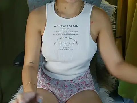 Snapshot of Sweet_kitty60xx chatting on 11-25-25, 11:10 Sweet kitty60xx online show from 11-25-25, 11:10